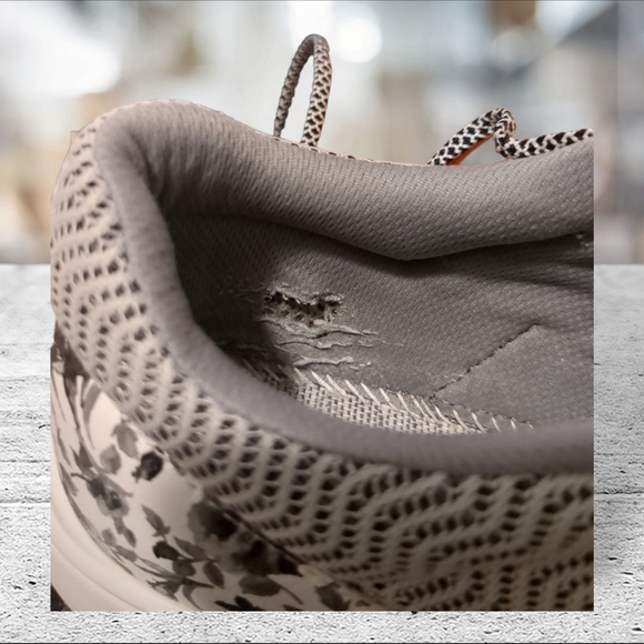 TraQ by Algeria sneakers. Womens size 10 - Picture 13 of 15